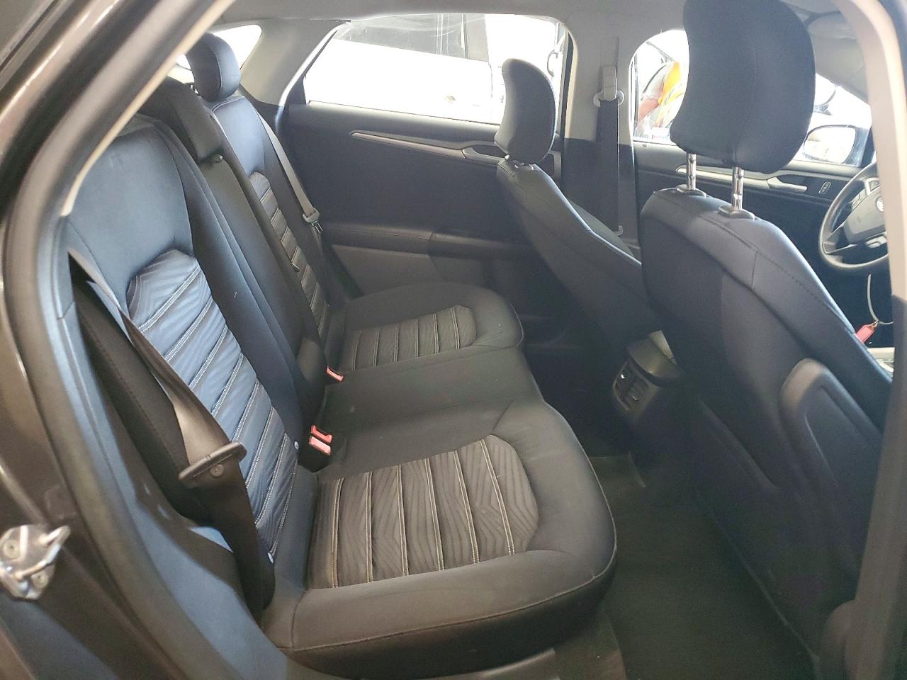 2016 FORD FUSION SE photo 10