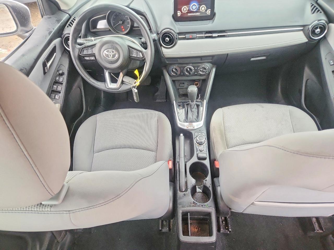 2019 TOYOTA YARIS LE photo 22