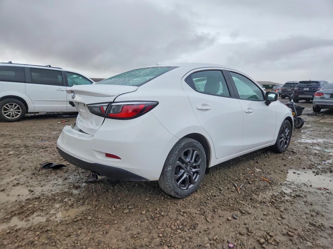 2019 TOYOTA YARIS LE photo 7