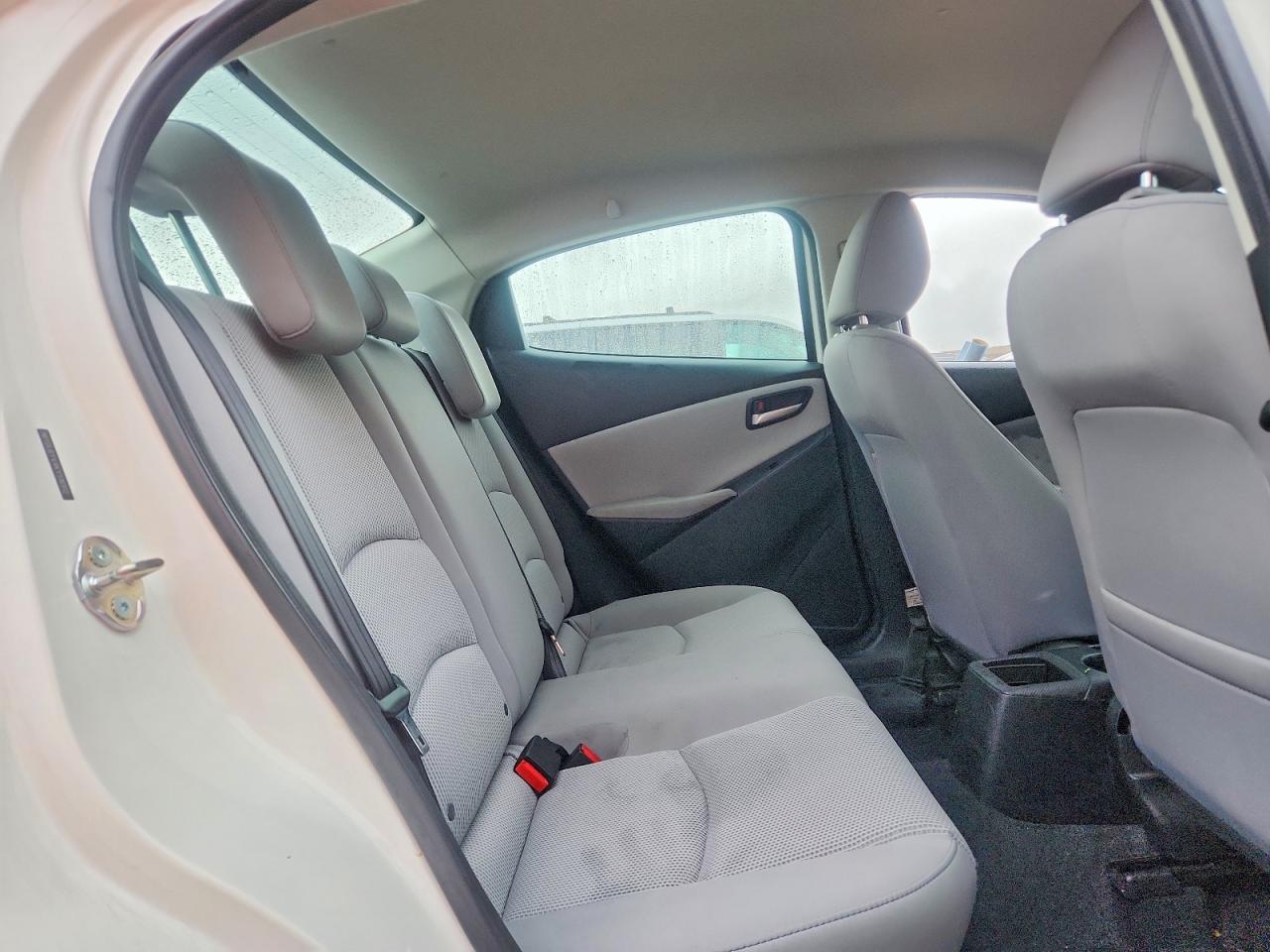 2019 TOYOTA YARIS LE photo 28