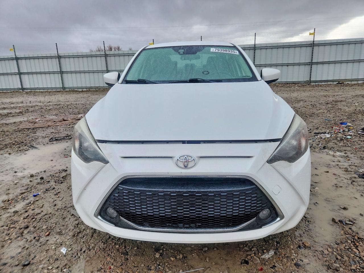 2019 TOYOTA YARIS LE photo 13