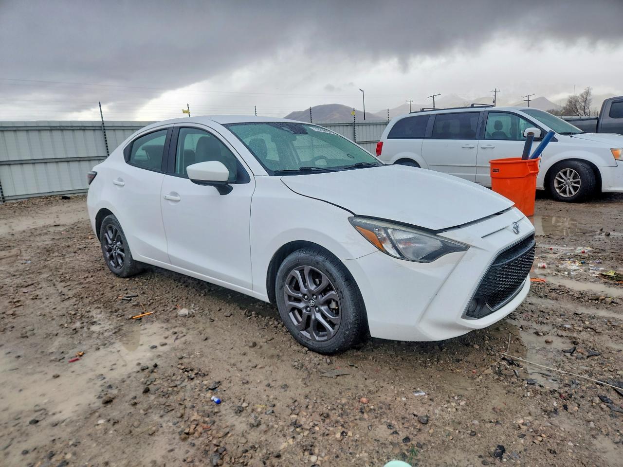 2019 TOYOTA YARIS LE photo 10