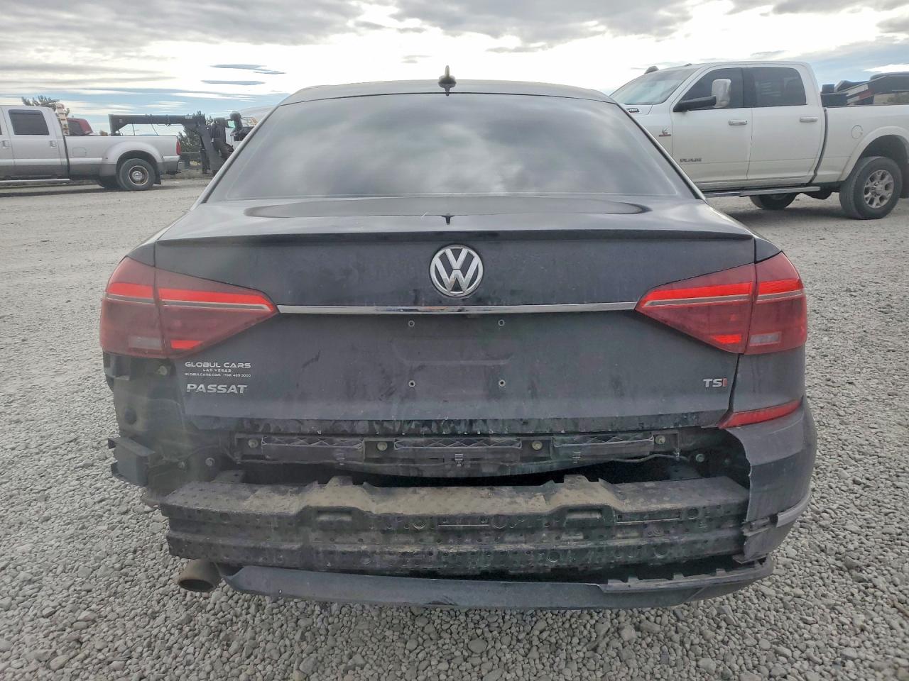 2017 VOLKSWAGEN PASSAT R-LINE photo 11