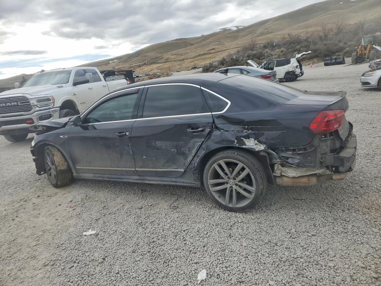 2017 VOLKSWAGEN PASSAT R-LINE photo 3