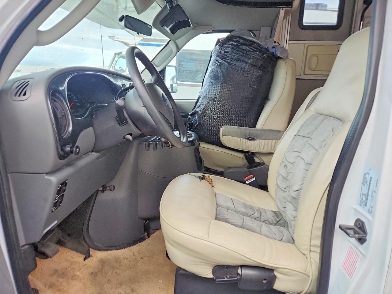 2004 FORD ECONOLINE E450 SUPER DUTY CUTAWAY VAN photo 5