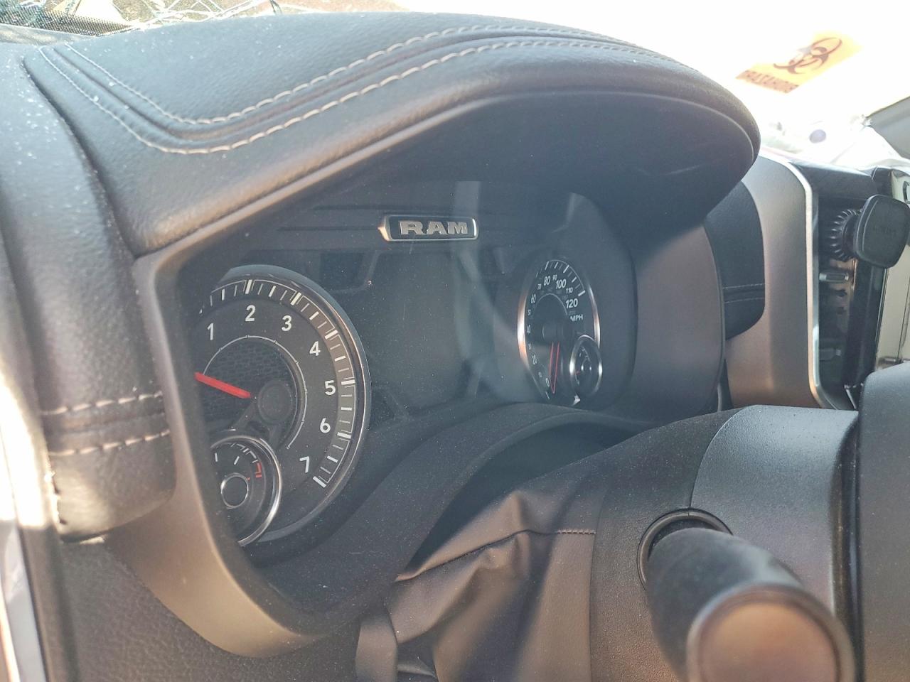 2023 RAM 1500 LARAMIE photo 9