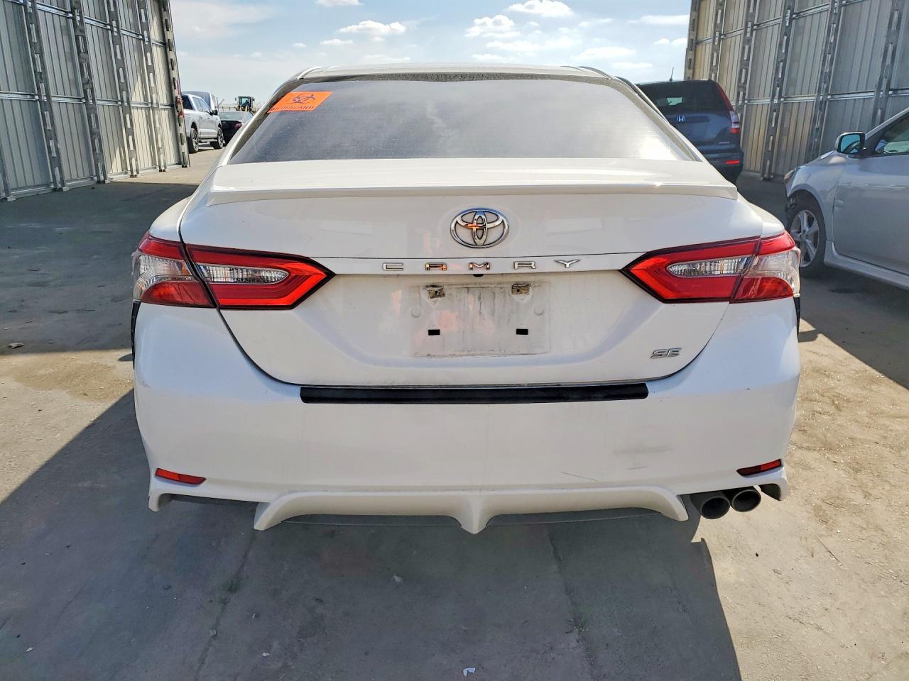 2018 TOYOTA CAMRY SE photo 16