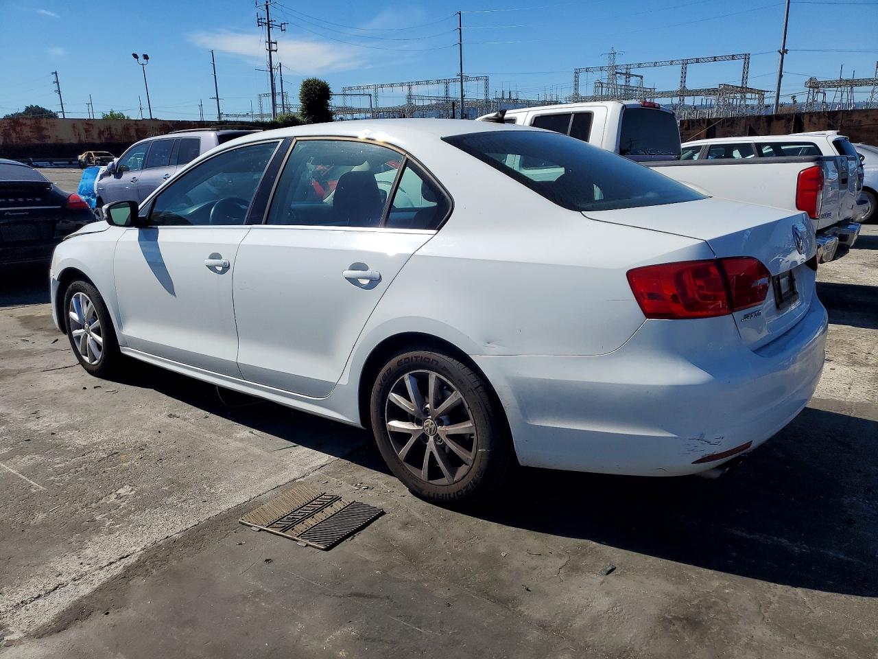2014 VOLKSWAGEN JETTA SE photo 2