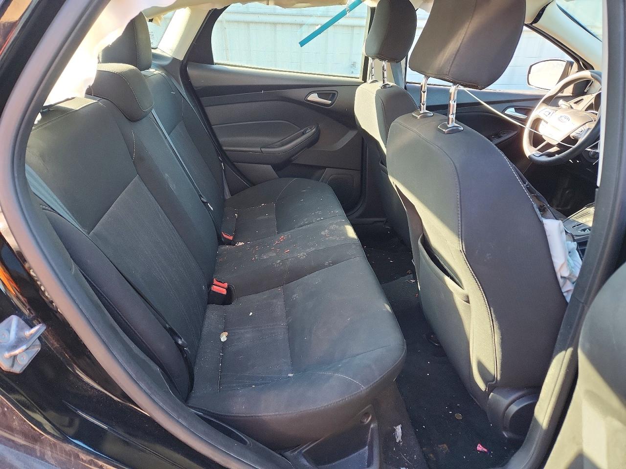 2017 FORD FOCUS SE photo 19