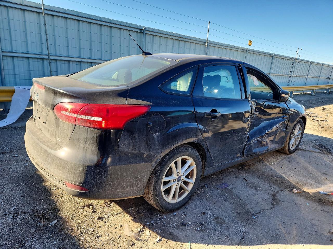 2017 FORD FOCUS SE photo 5
