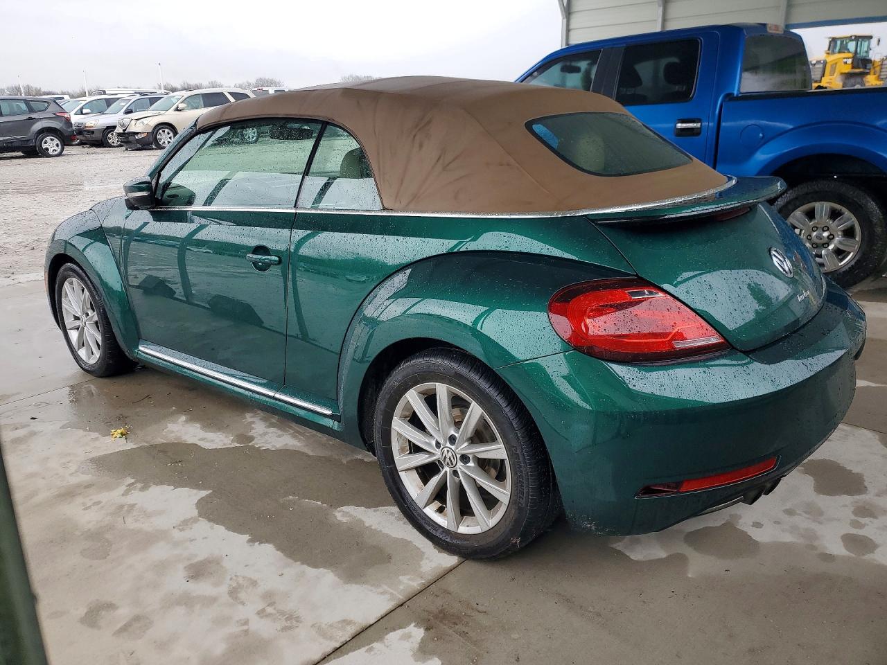 2017 VOLKSWAGEN BEETLE S photo 2