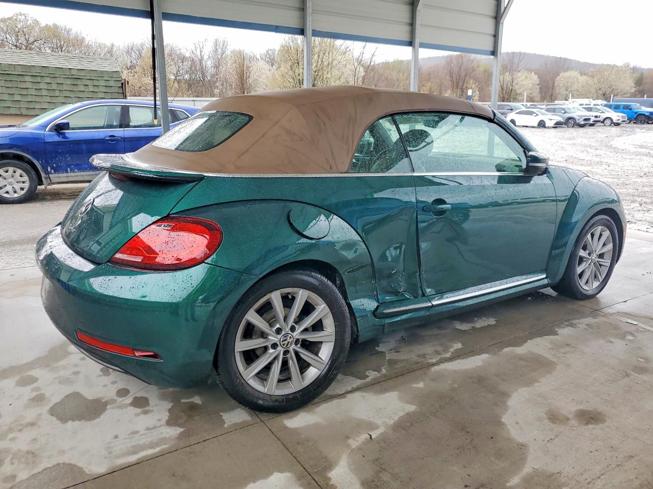 2017 VOLKSWAGEN BEETLE S photo 3