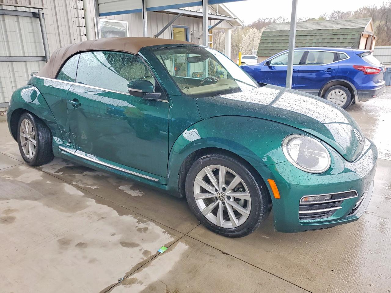 2017 VOLKSWAGEN BEETLE S photo 4