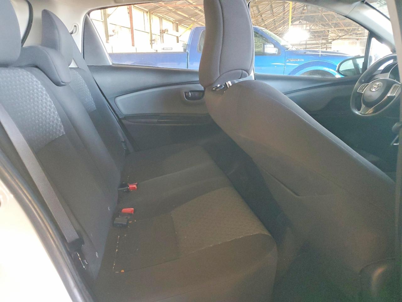 2017 TOYOTA YARIS 5-DOOR L FLEET photo 19