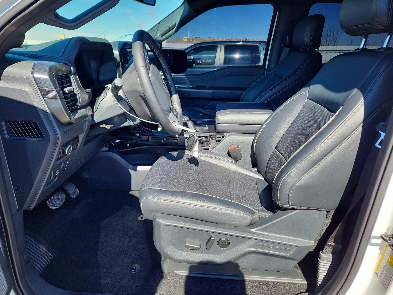 2025 FORD F150 LARIAT photo 7
