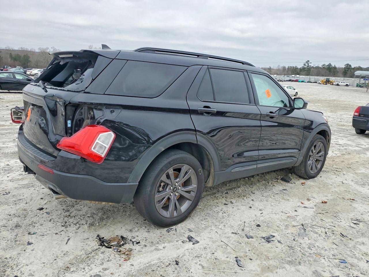 2023 FORD EXPLORER XLT photo 5