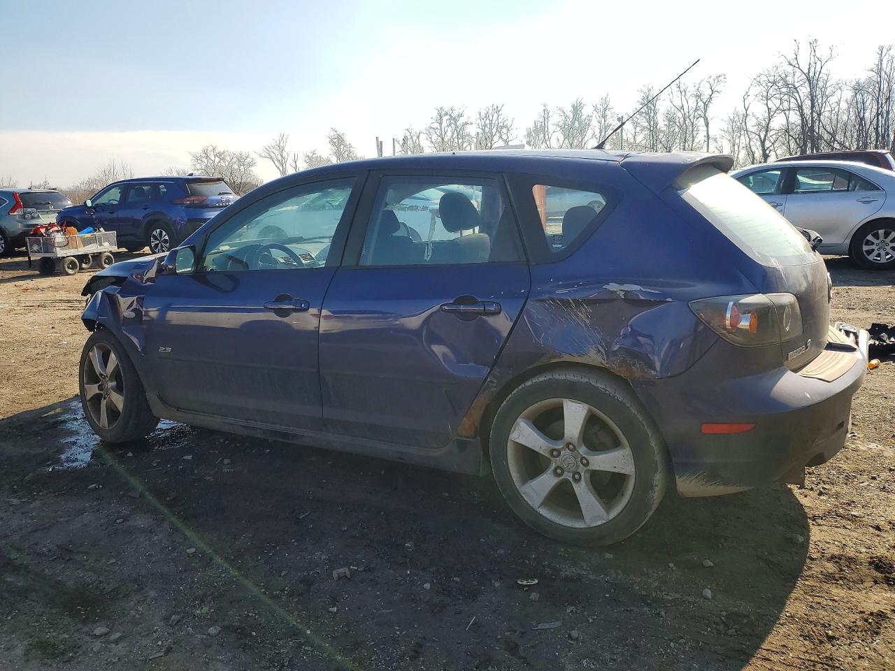 2005 MAZDA 3 HATCHBACK photo 2
