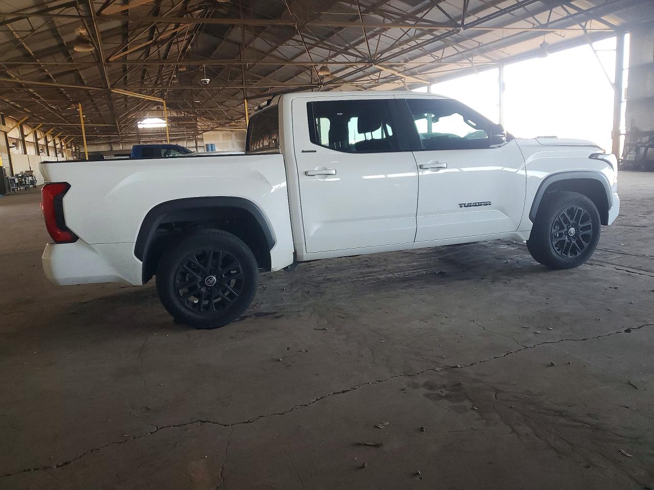 2024 TOYOTA TUNDRA LIMITED HV photo 3