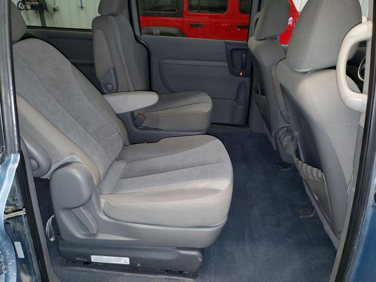 2011 KIA SEDONA LX photo 11