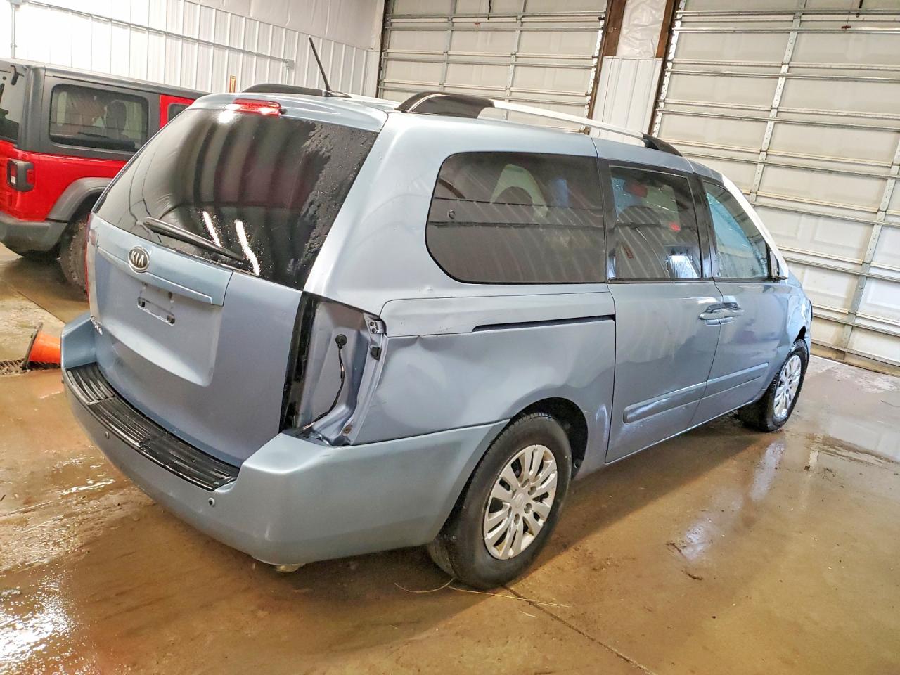 2011 KIA SEDONA LX photo 3