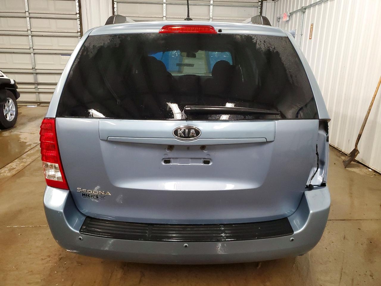 2011 KIA SEDONA LX photo 6