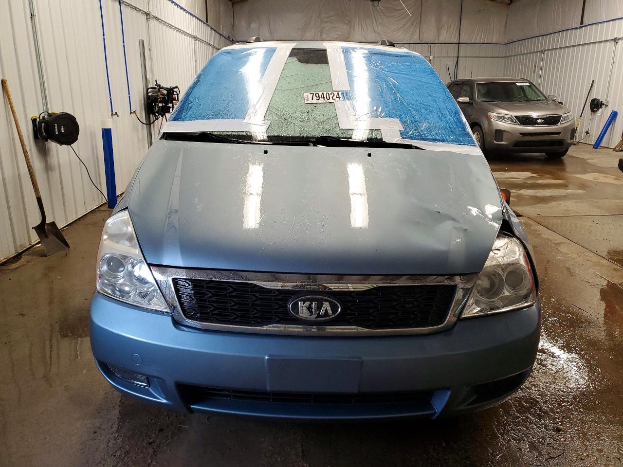 2011 KIA SEDONA LX photo 5