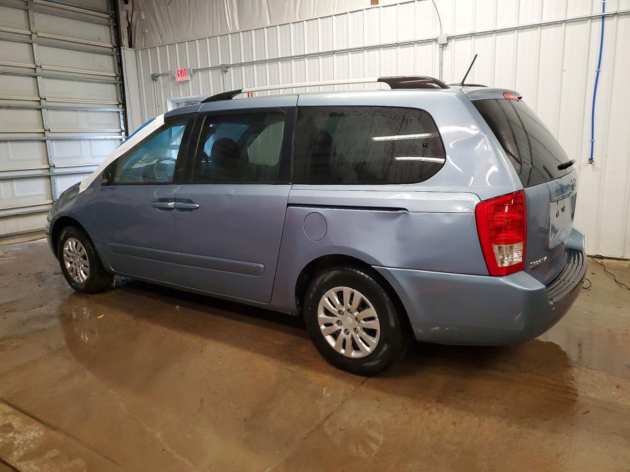 2011 KIA SEDONA LX photo 2