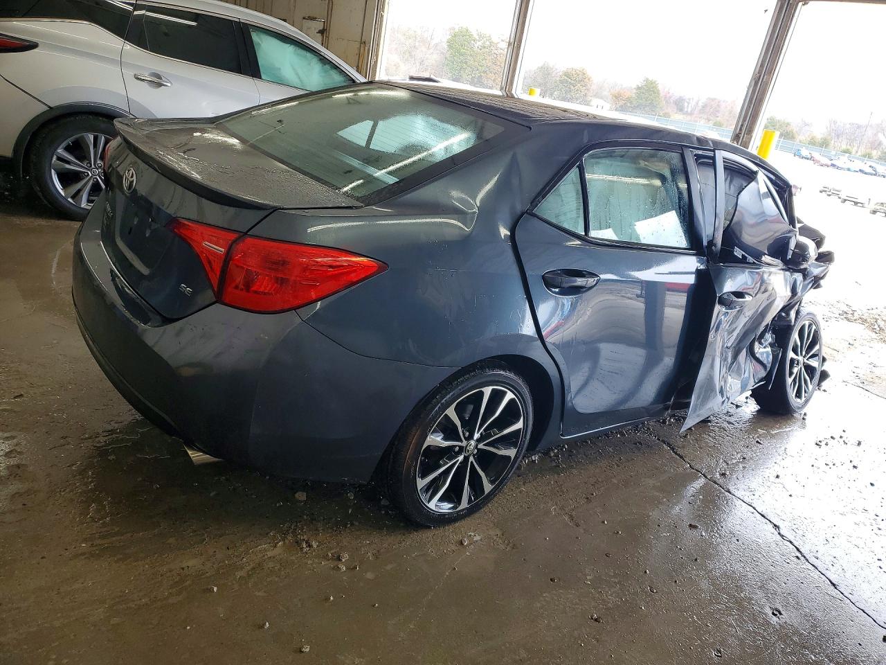 2018 TOYOTA COROLLA SE photo 3
