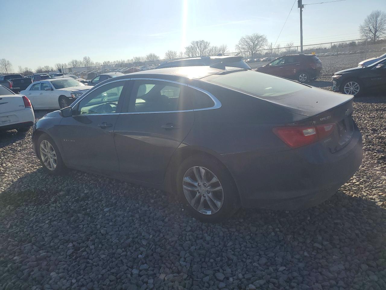 2017 CHEVROLET MALIBU LT photo 3
