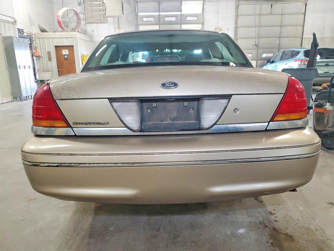 2000 FORD CROWN VICTORIA LX photo 11