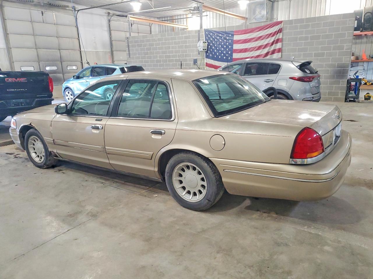 2000 FORD CROWN VICTORIA LX photo 3