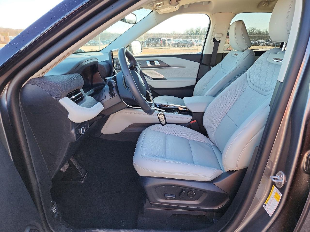 2025 FORD EXPLORER PLATINUM photo 13