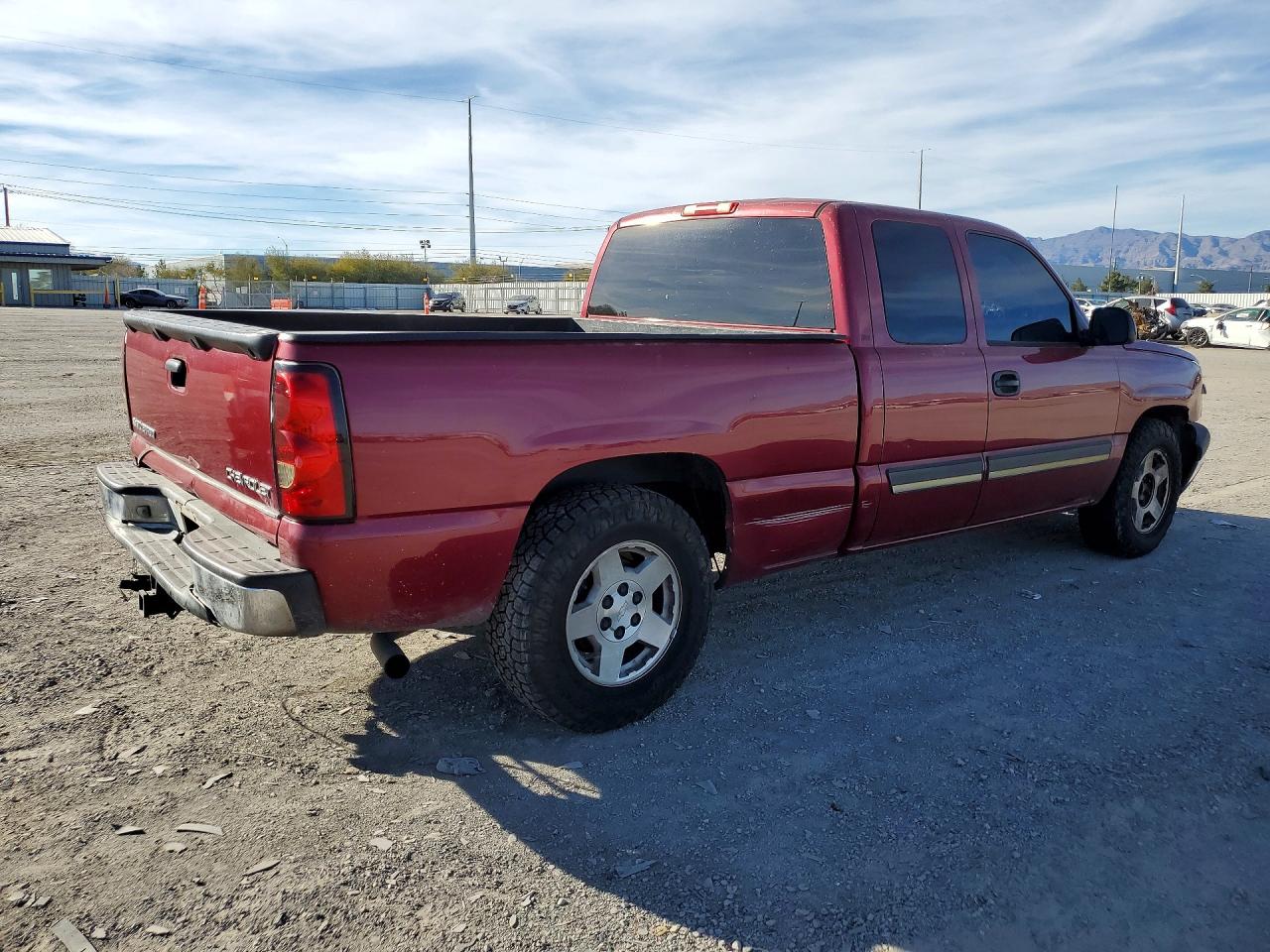 2005 CHEVROLET SILVERADO C1500 photo 3