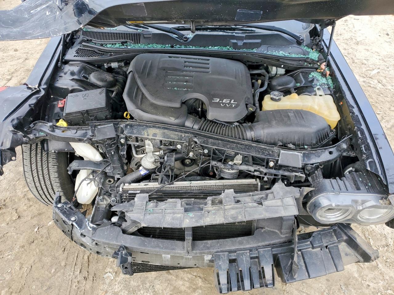 2016 DODGE CHALLENGER SXT photo 11