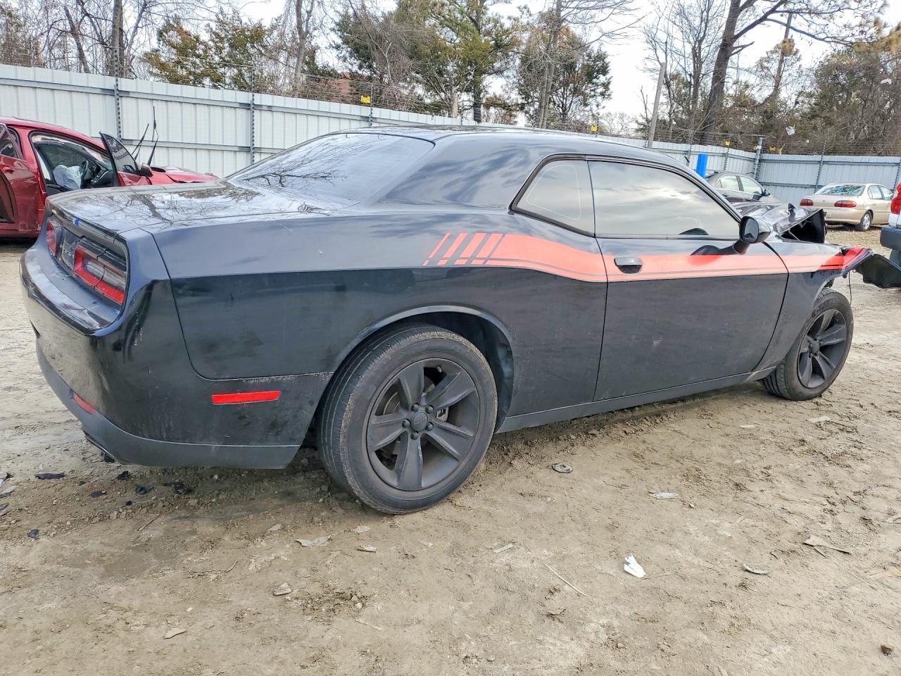 2016 DODGE CHALLENGER SXT photo 3