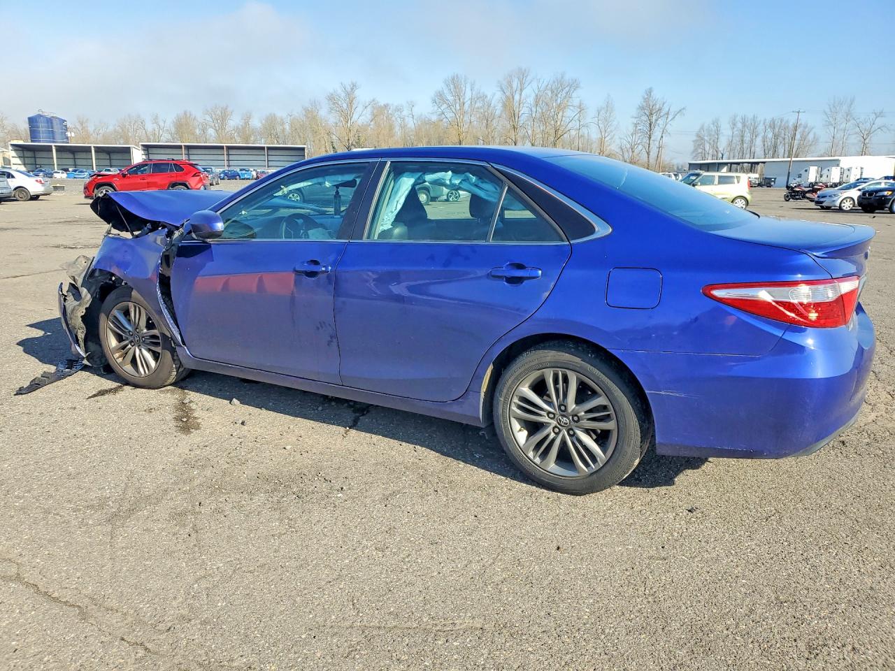 2016 TOYOTA CAMRY SE photo 2