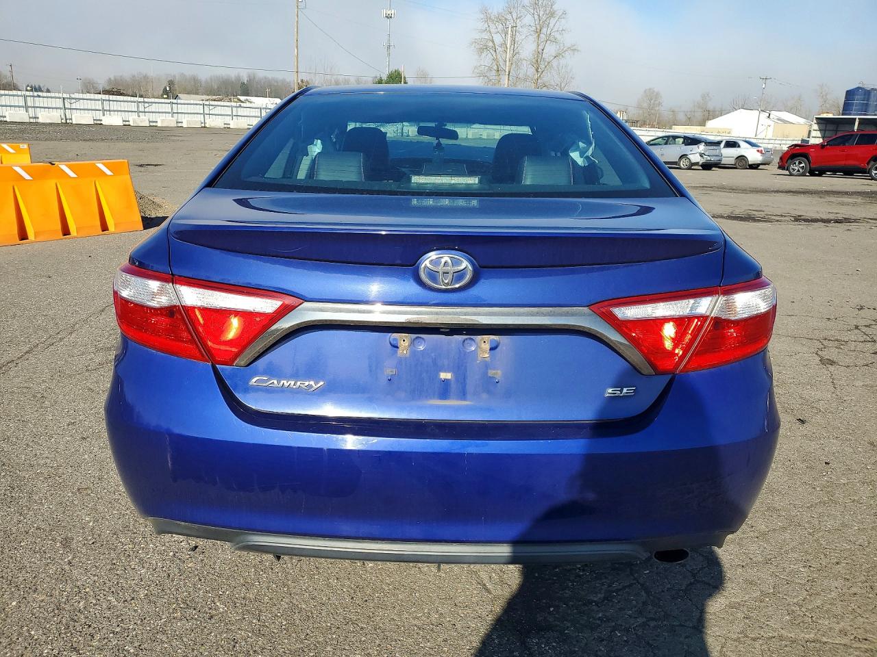 2016 TOYOTA CAMRY SE photo 6