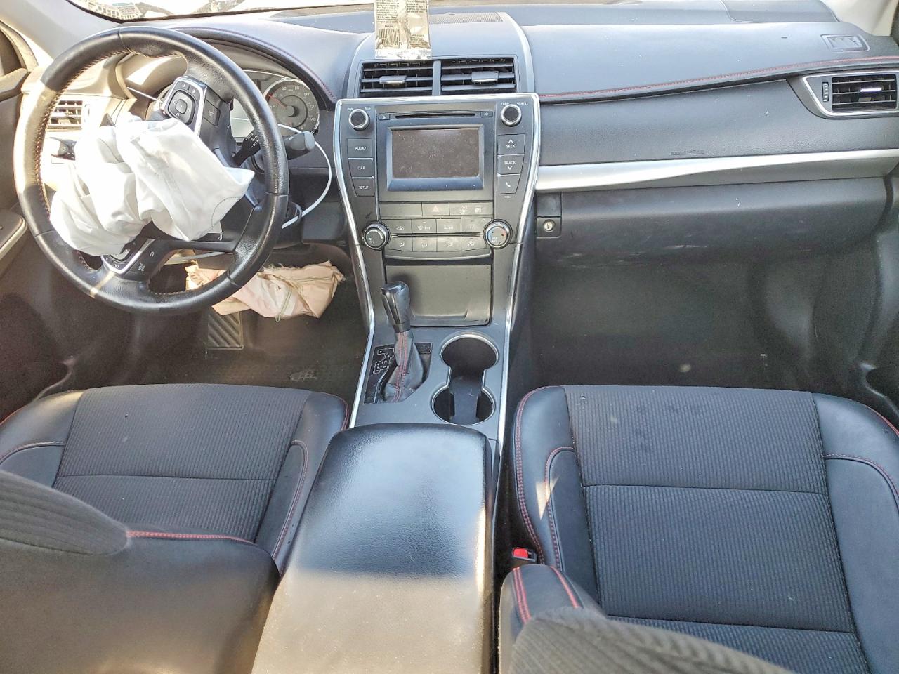 2016 TOYOTA CAMRY SE photo 8
