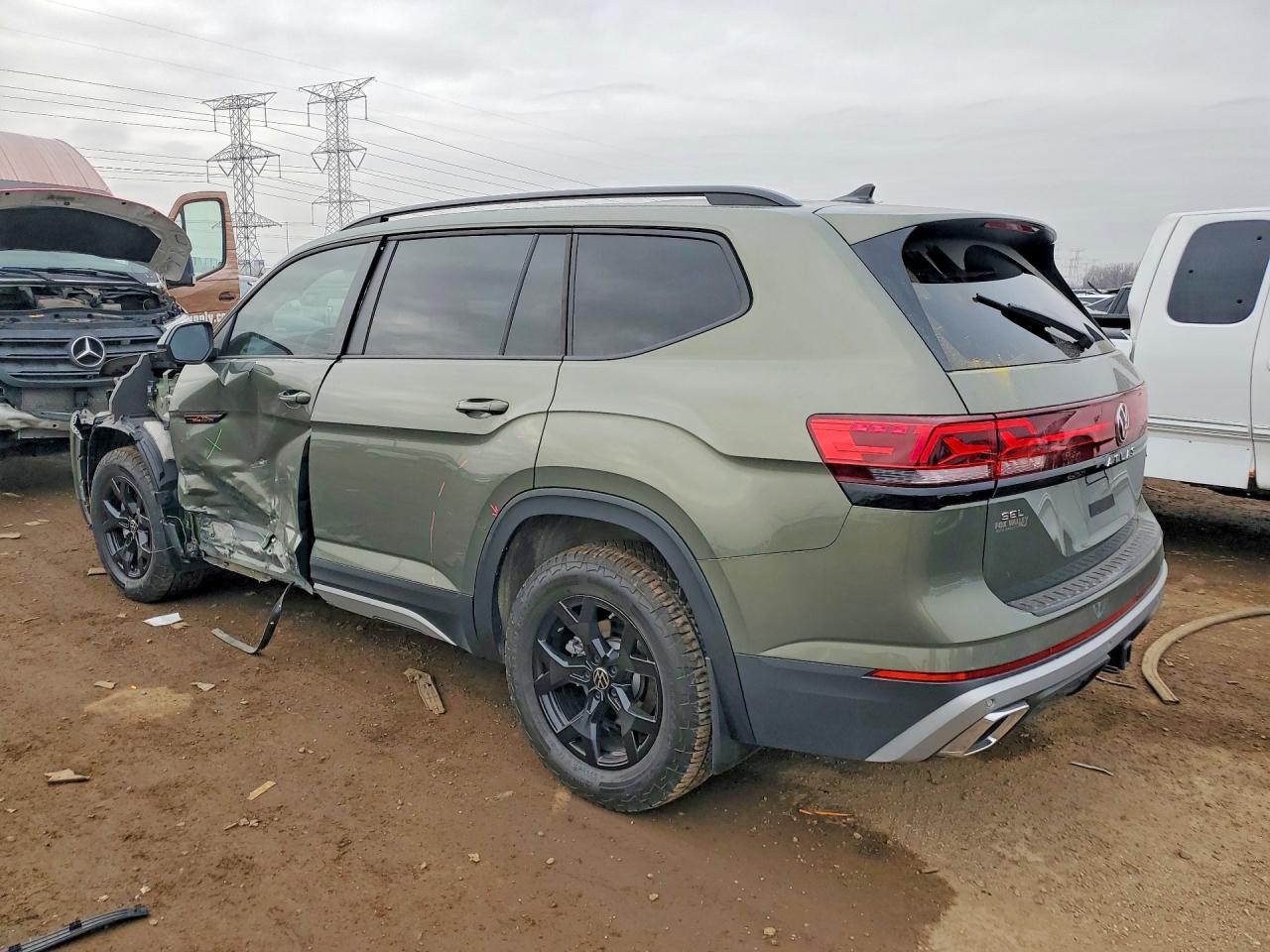 2024 VOLKSWAGEN ATLAS PEAK EDITION photo 3