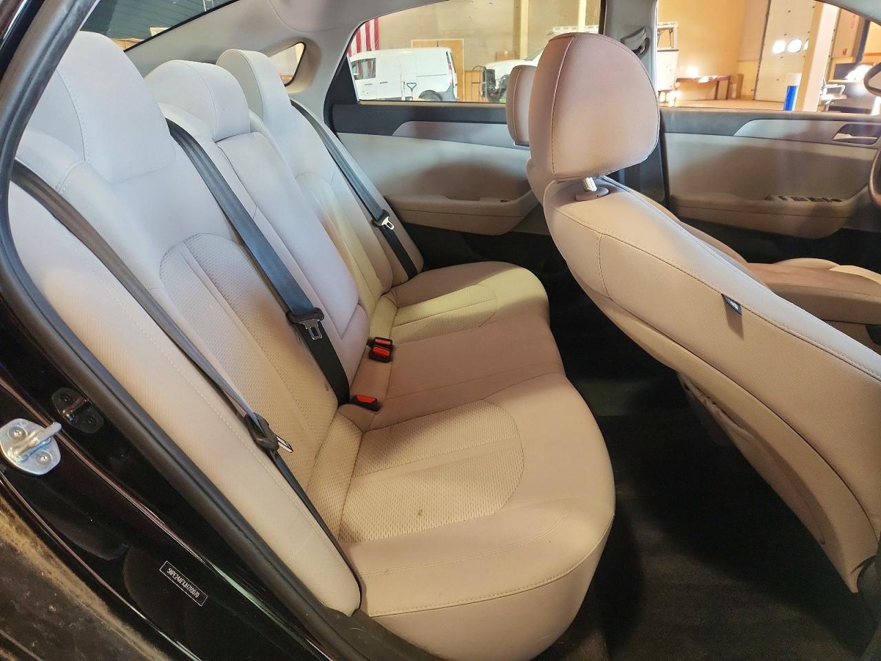 2018 HYUNDAI SONATA SE photo 19