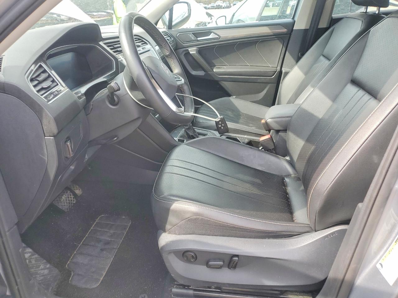 2024 VOLKSWAGEN TIGUAN SE photo 13