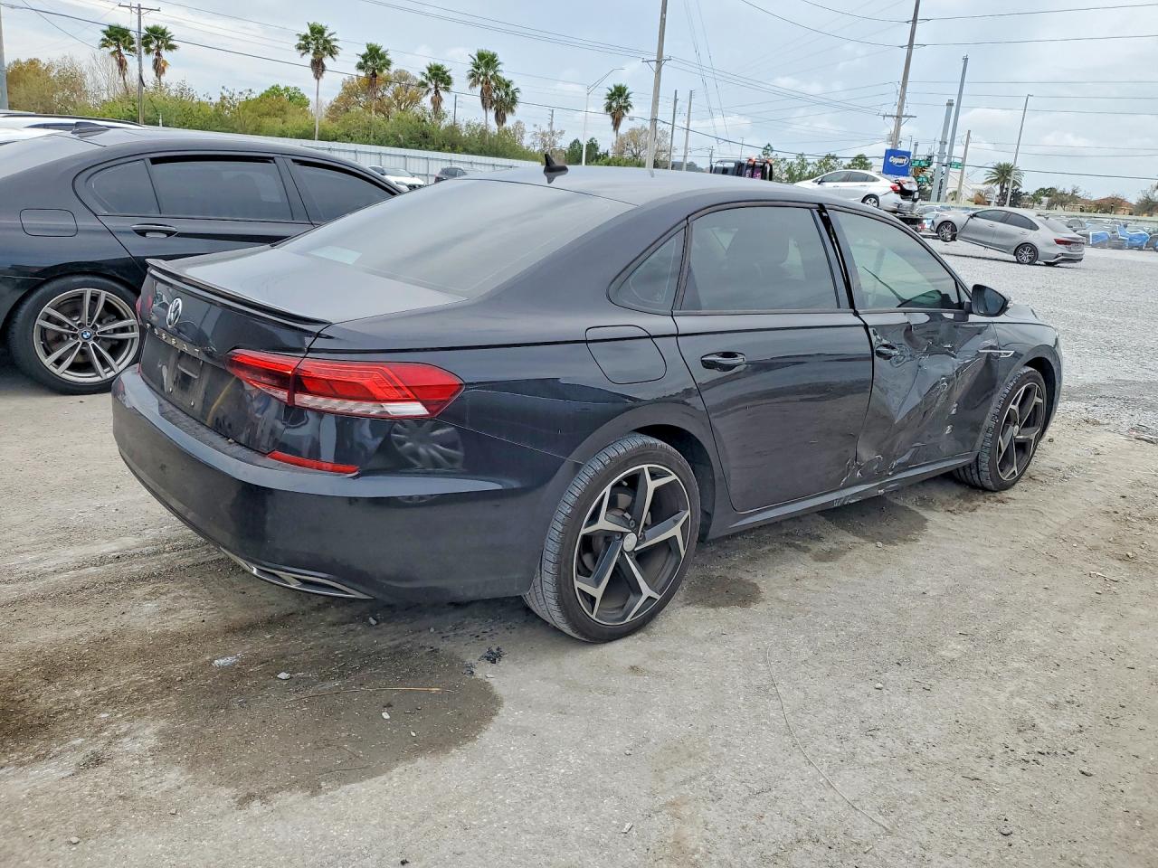 2020 VOLKSWAGEN PASSAT R-LINE photo 5