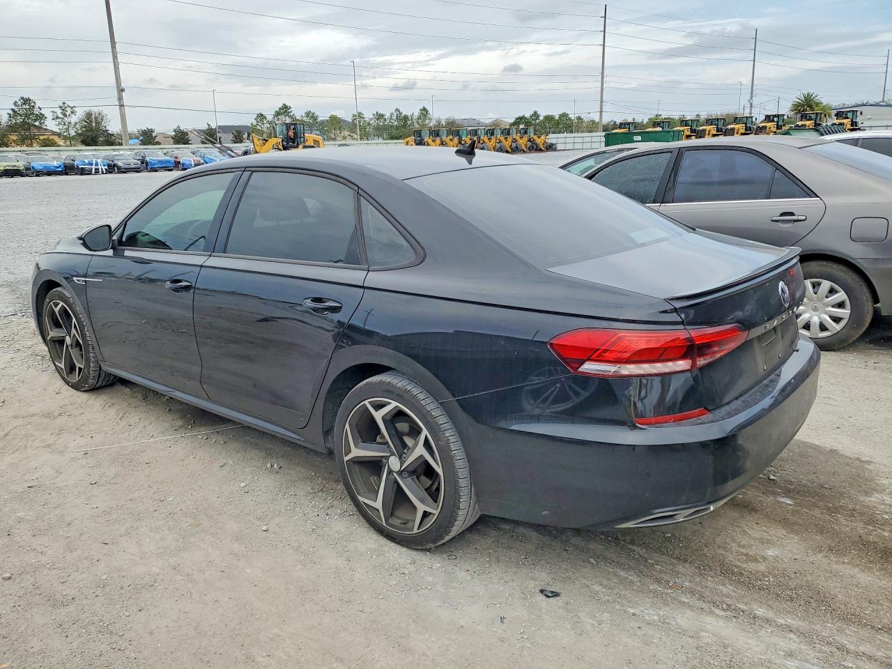 2020 VOLKSWAGEN PASSAT R-LINE photo 3