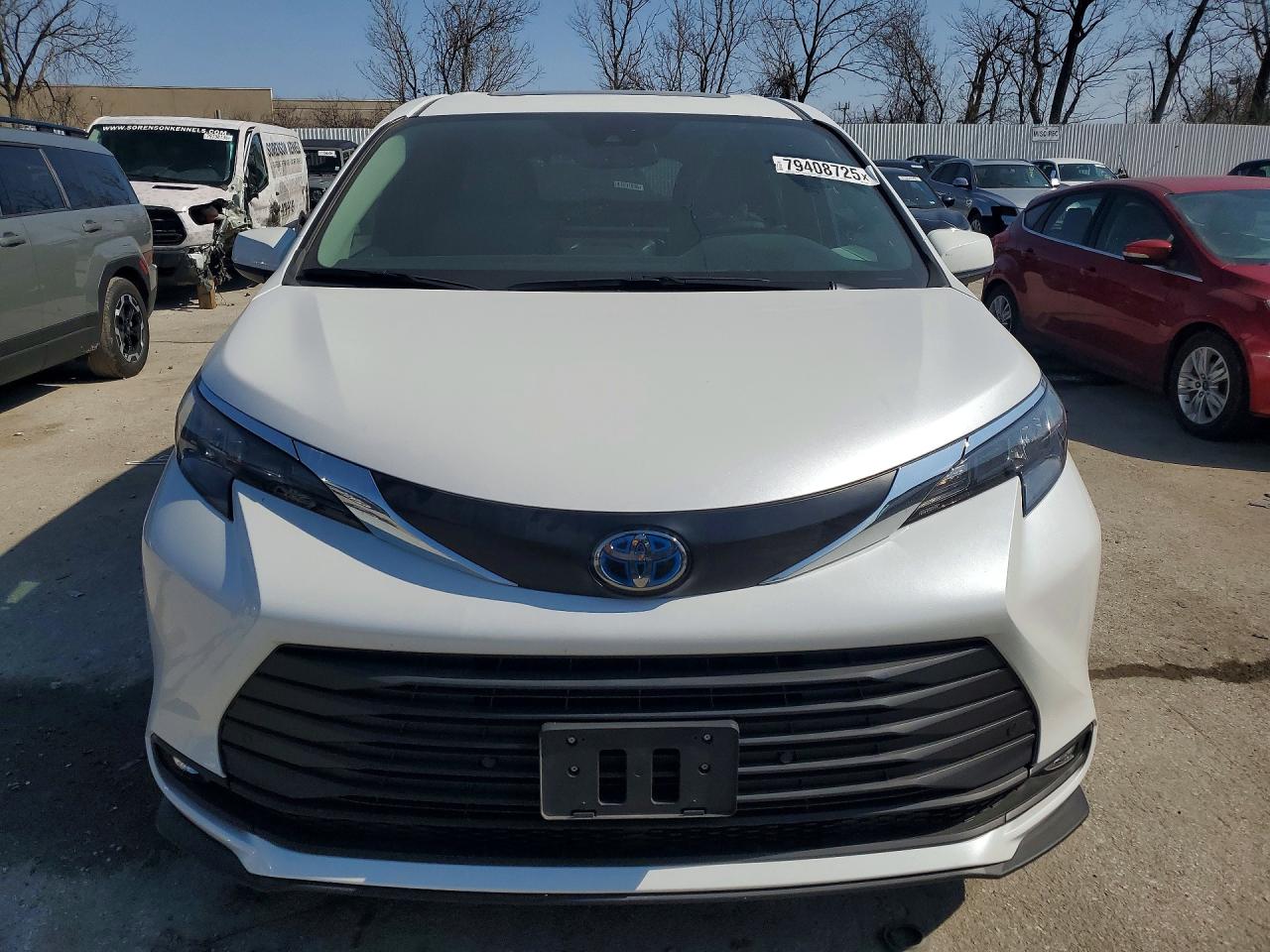 2025 TOYOTA SIENNA XLE 7-PASSENGER photo 5