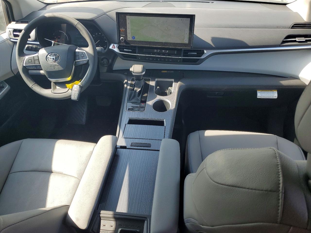 2025 TOYOTA SIENNA XLE 7-PASSENGER photo 8