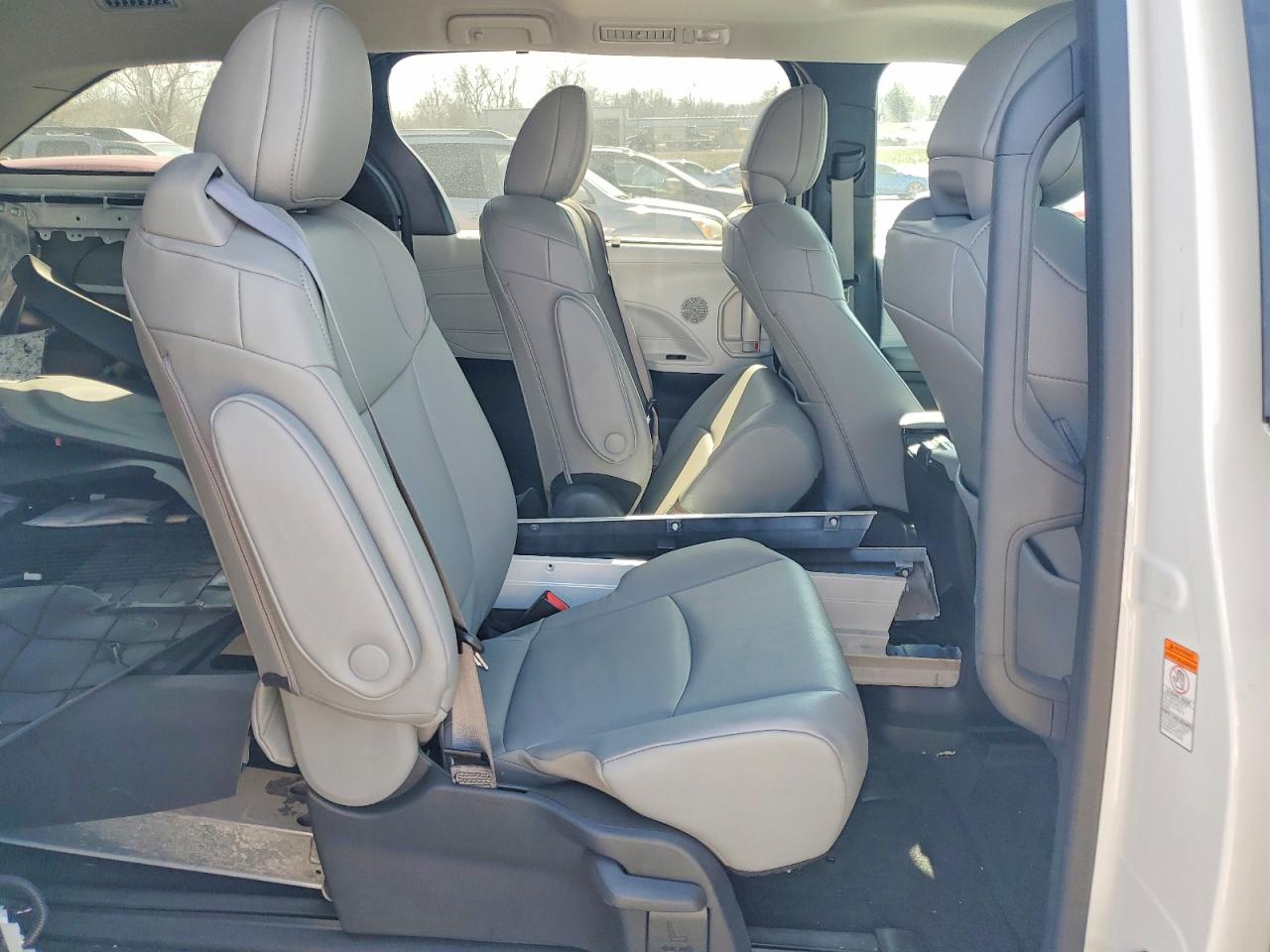 2025 TOYOTA SIENNA XLE 7-PASSENGER photo 11