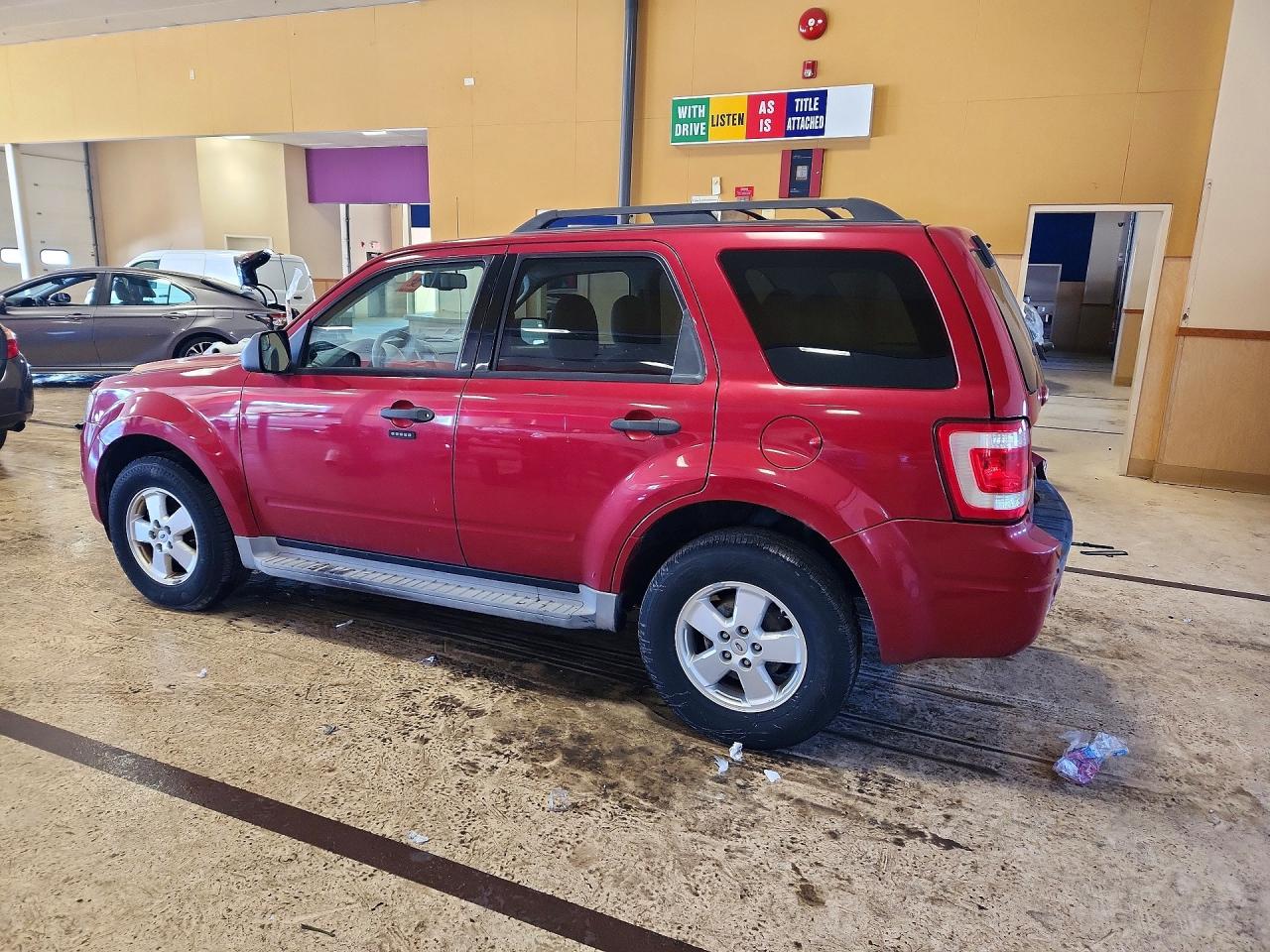 2010 FORD ESCAPE photo 2