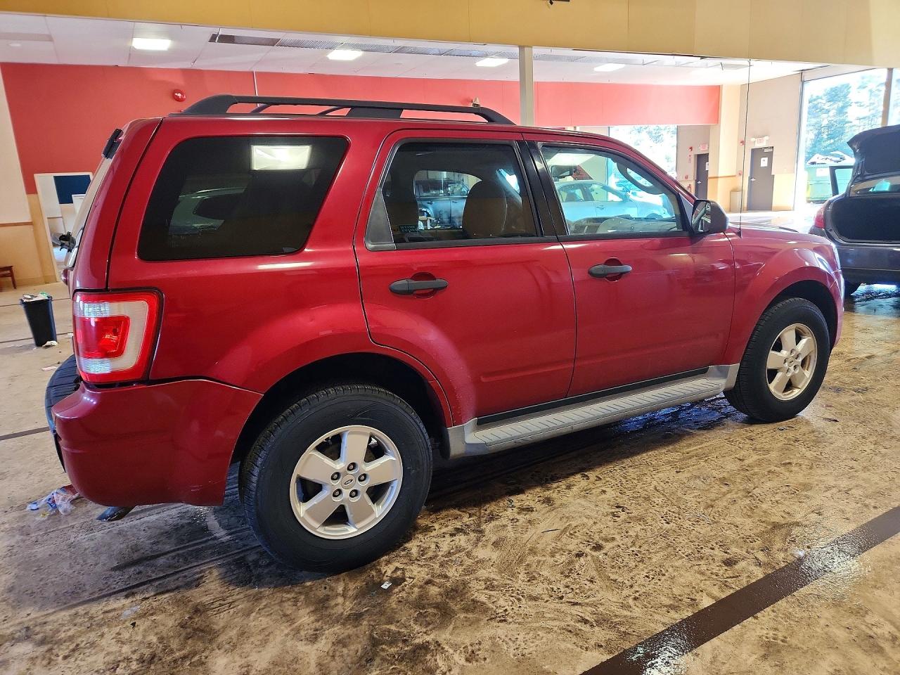 2010 FORD ESCAPE photo 3