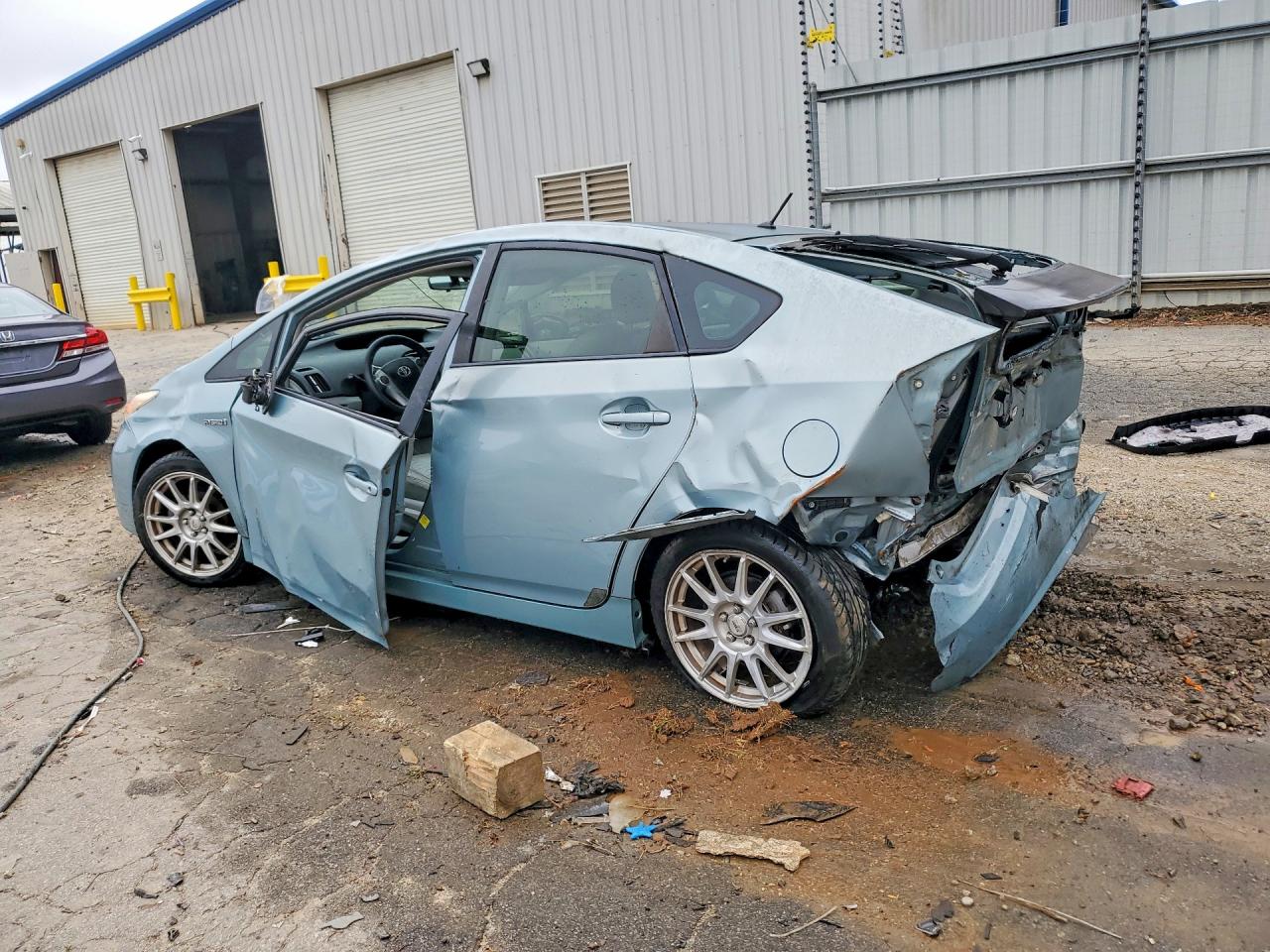 2013 TOYOTA PRIUS TWO photo 2