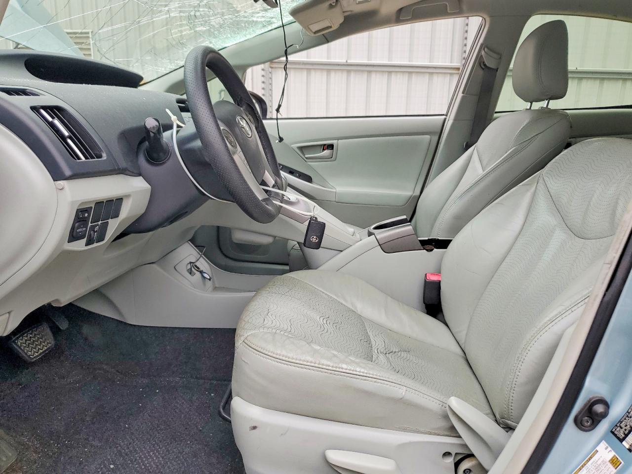 2013 TOYOTA PRIUS TWO photo 7